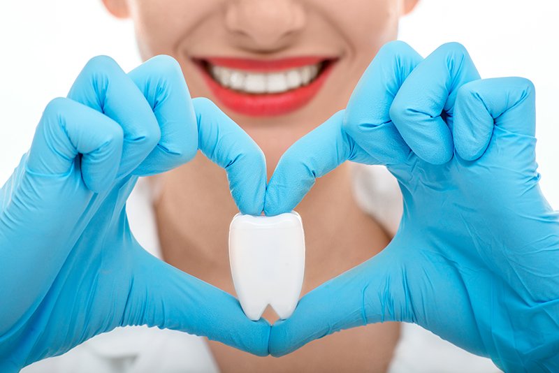dentist explaining link between heart disease & gum disease